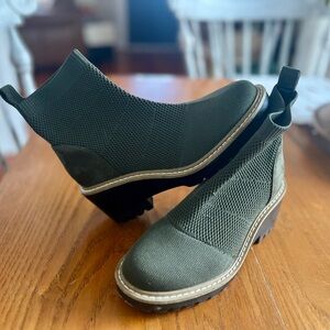 Nicole Miller Green Ankle Boots